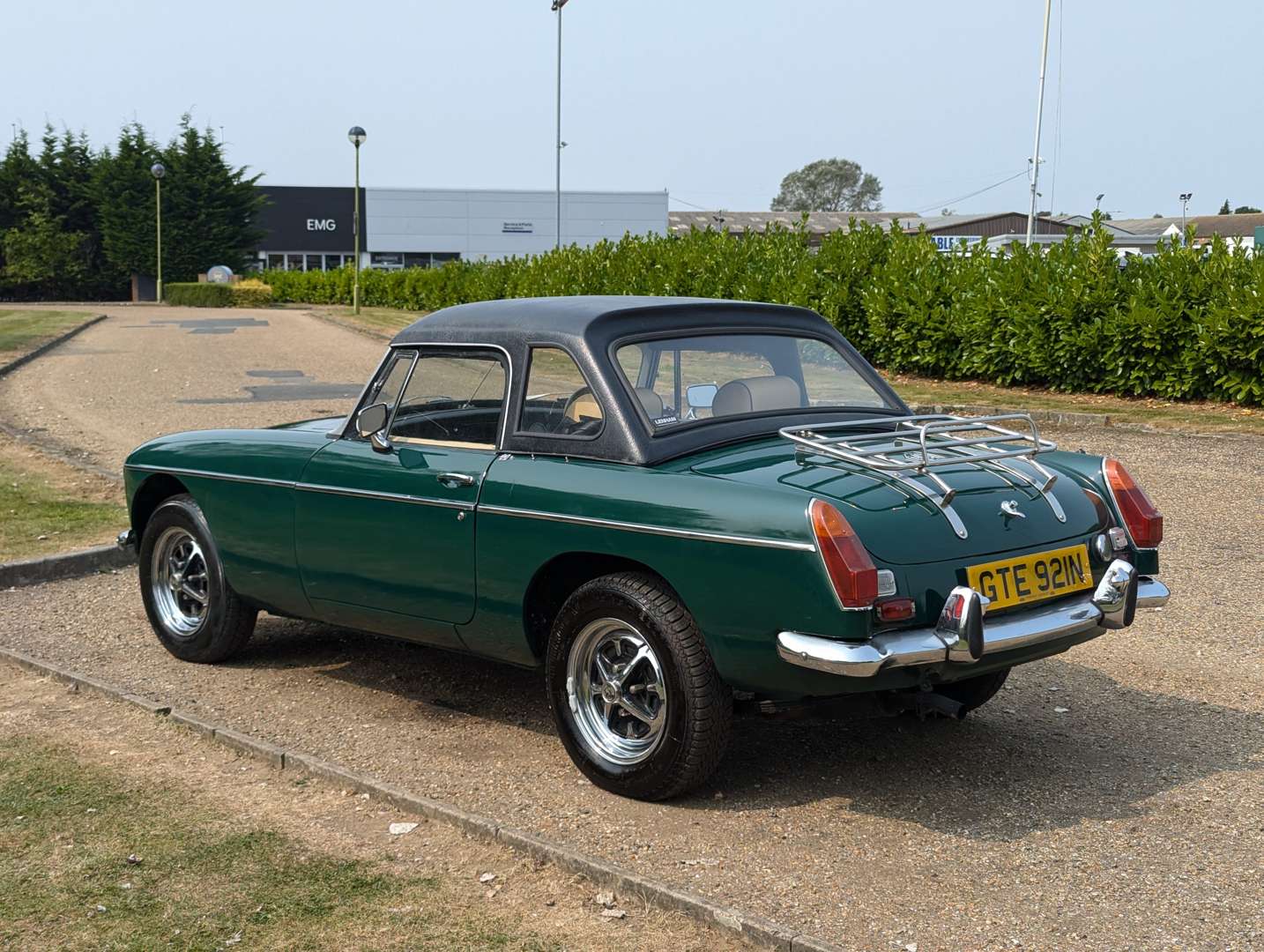 <p>1975 MG B ROADSTER&nbsp;</p>