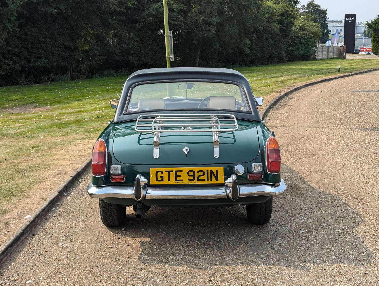 <p>1975 MG B ROADSTER&nbsp;</p>