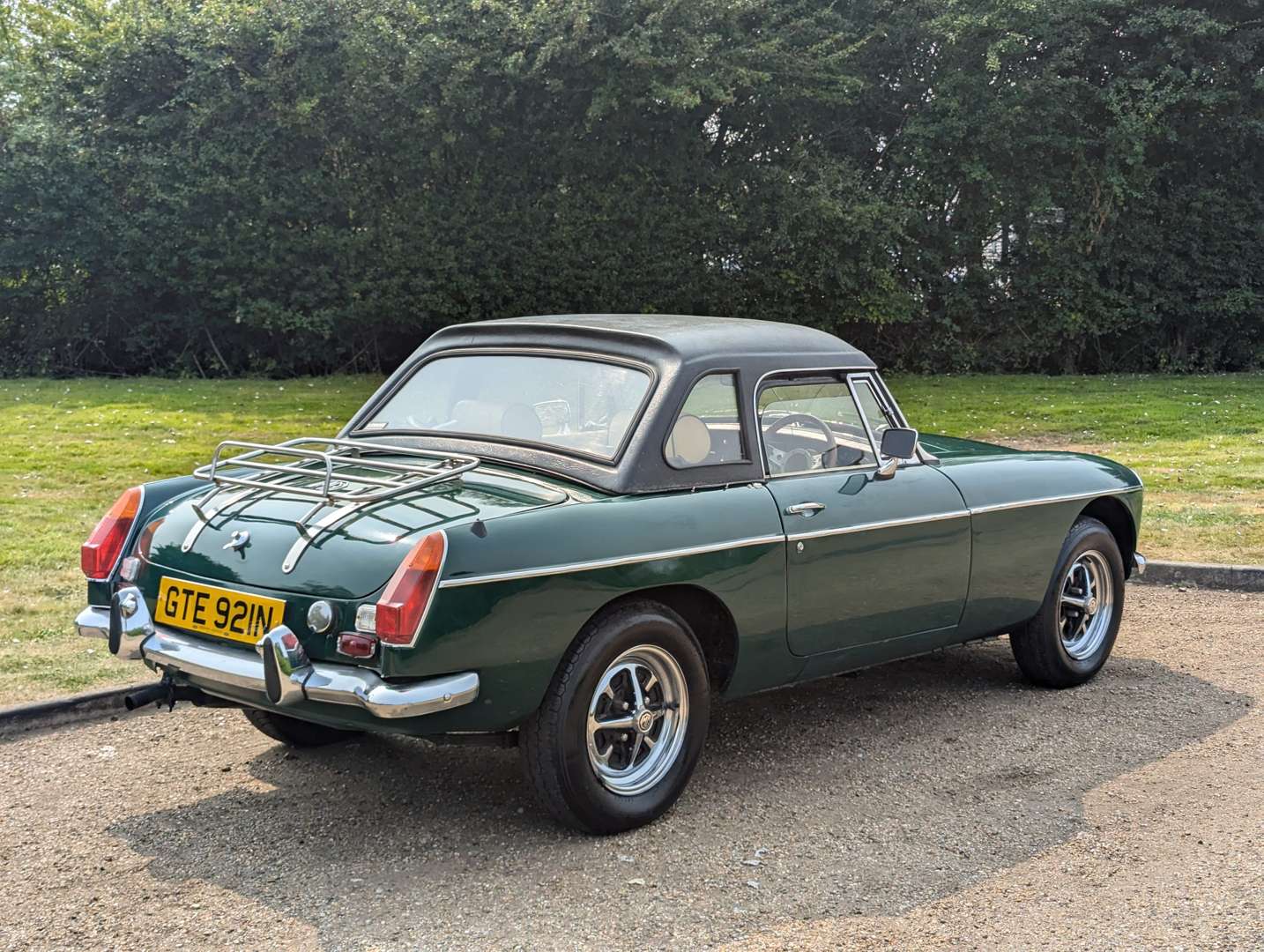 <p>1975 MG B ROADSTER&nbsp;</p>