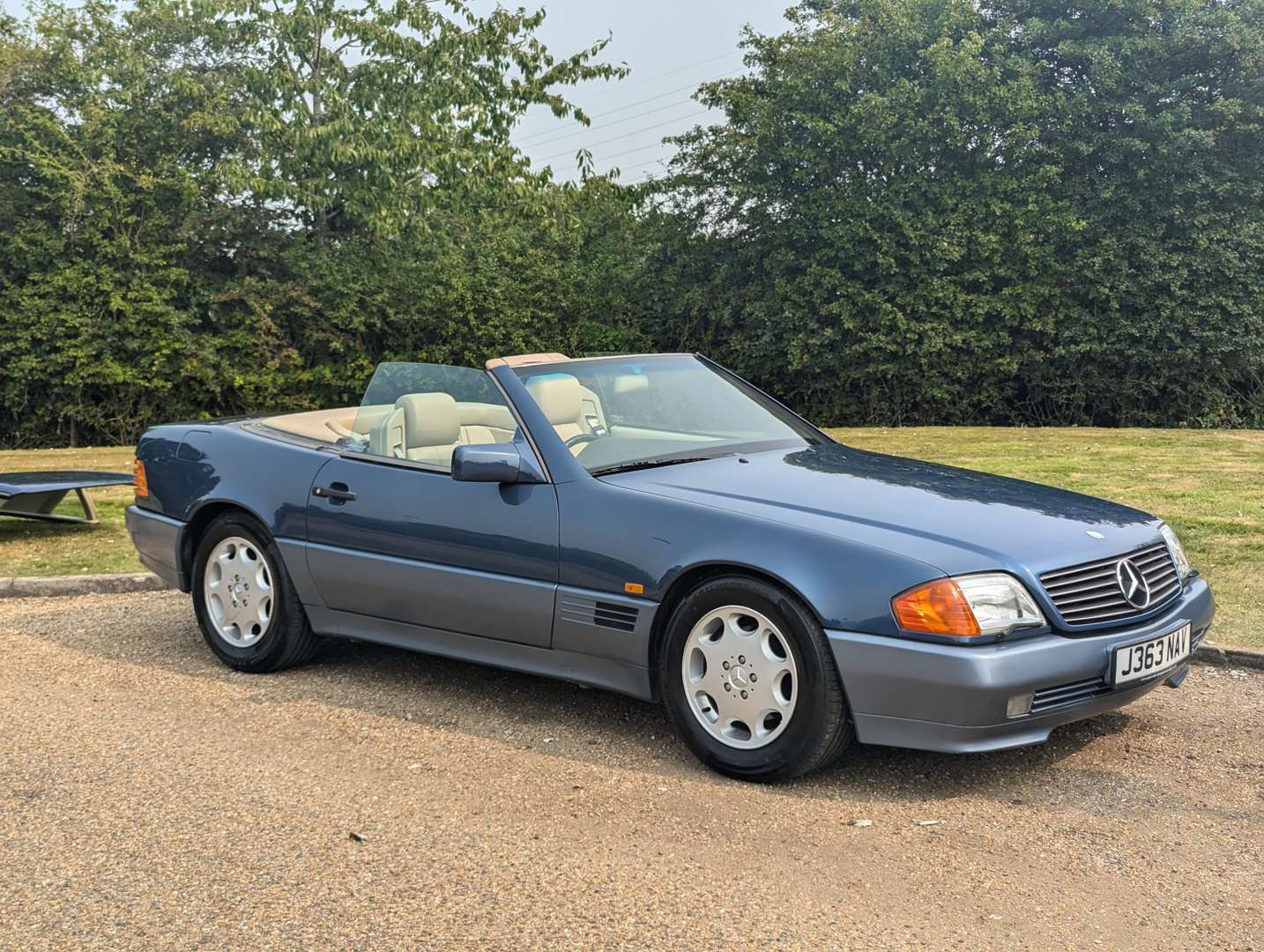 <p>1992 MERCEDES R129 300SL AUTO</p>