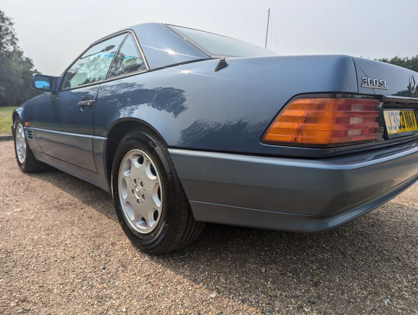 <p>1992 MERCEDES R129 300SL AUTO</p>