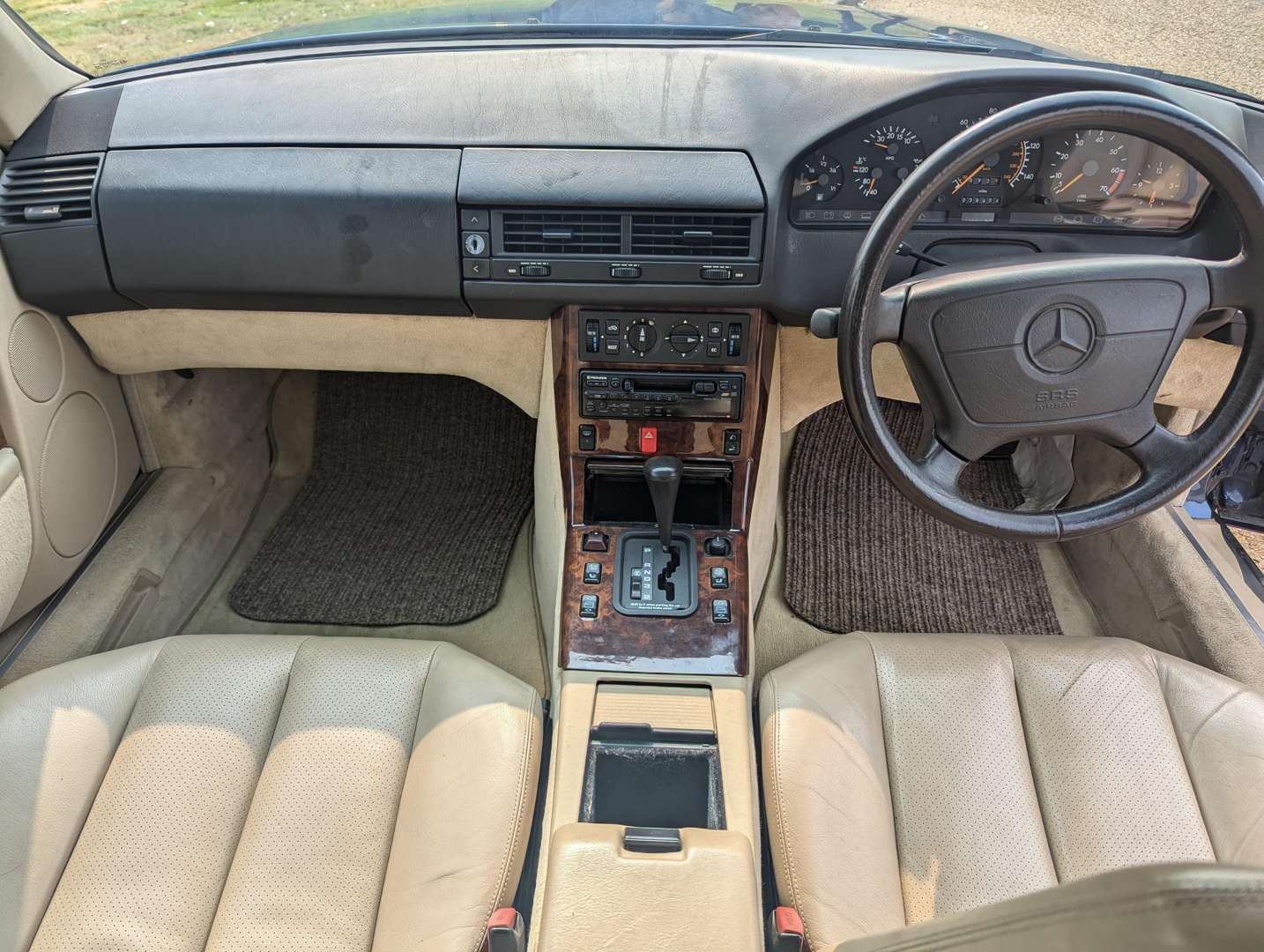 <p>1992 MERCEDES R129 300SL AUTO</p>