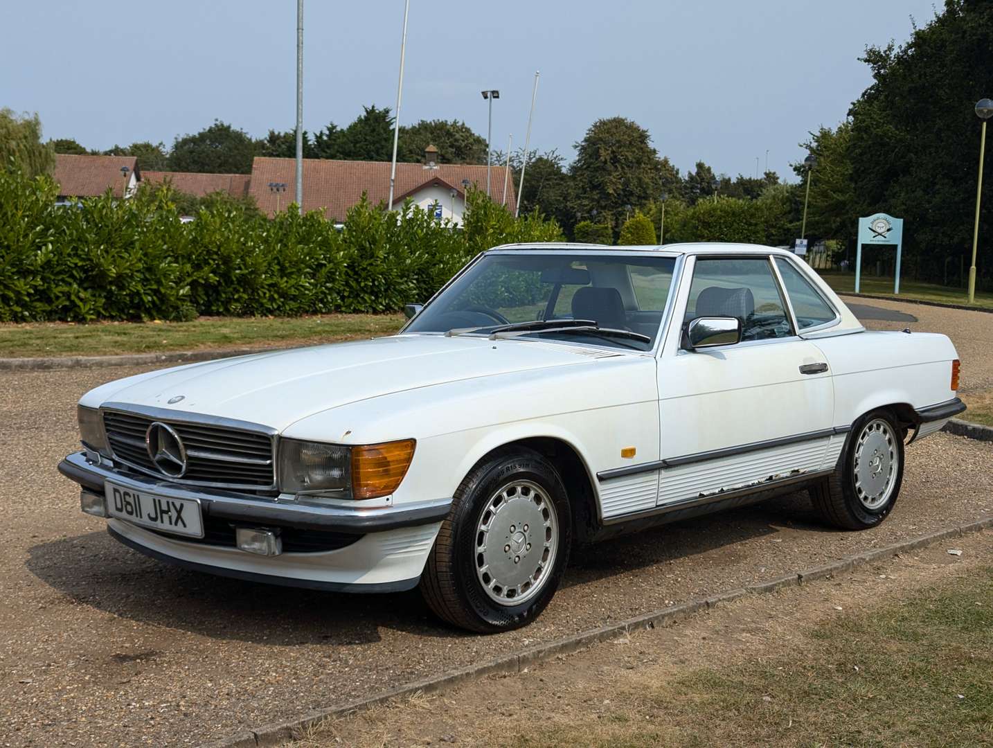 <p>1986 MERCEDES R107 300 SL AUTO&nbsp;</p>