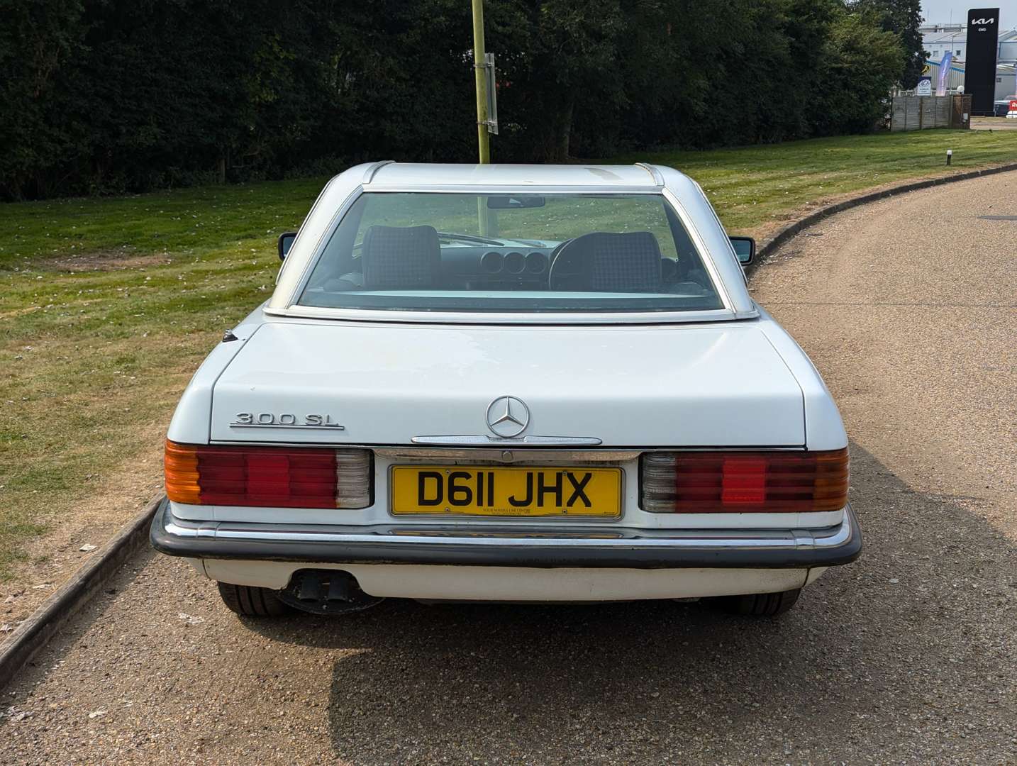 <p>1986 MERCEDES R107 300 SL AUTO&nbsp;</p>