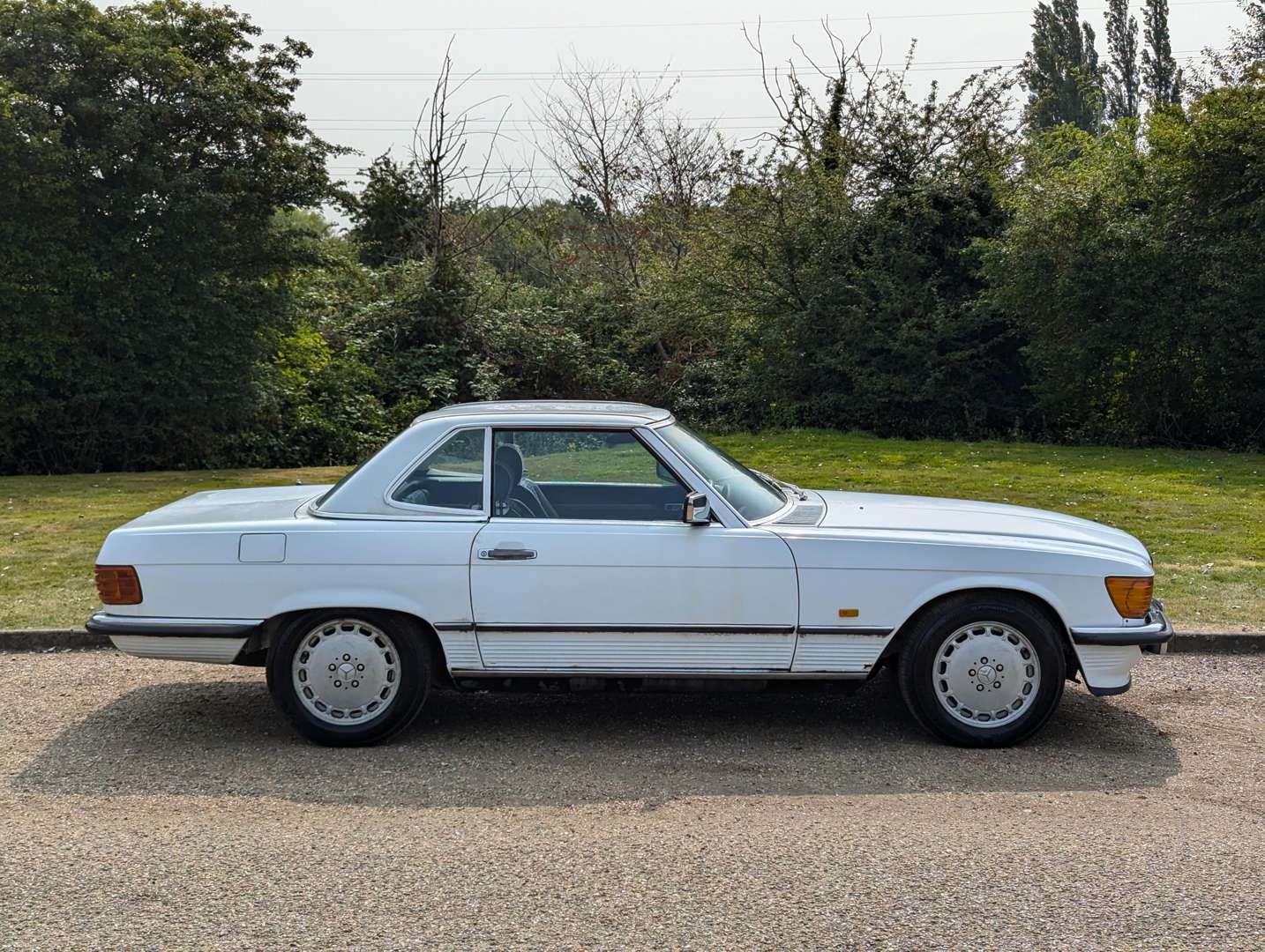 <p>1986 MERCEDES R107 300 SL AUTO&nbsp;</p>