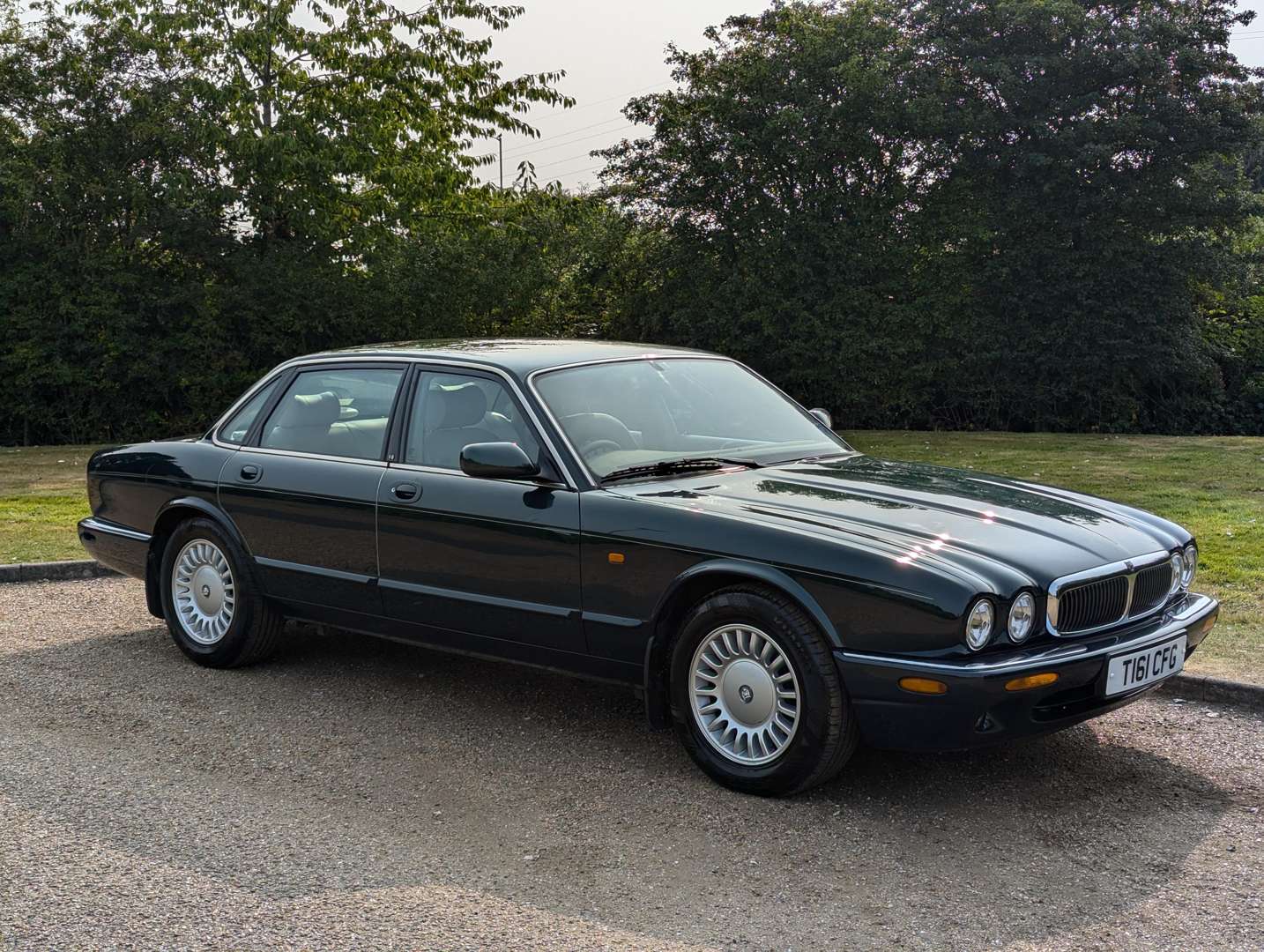 <p>1999 JAGUAR XJ8 3.2 AUTO</p>