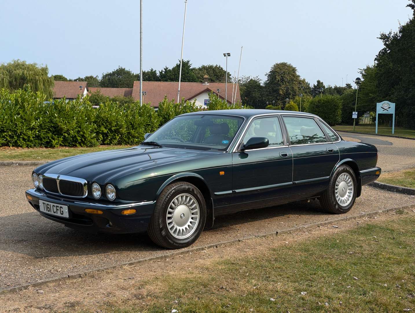 <p>1999 JAGUAR XJ8 3.2 AUTO</p>