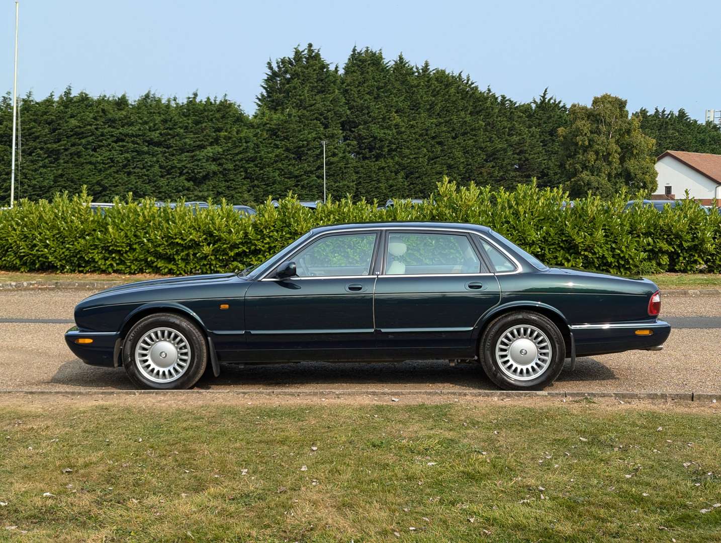 <p>1999 JAGUAR XJ8 3.2 AUTO</p>