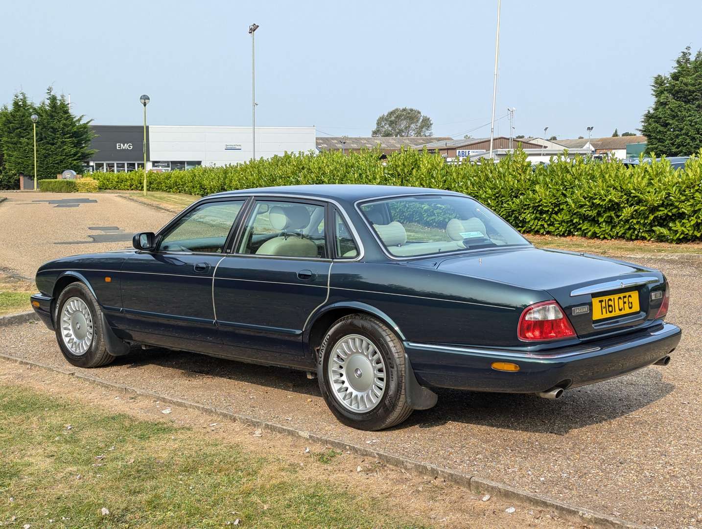 <p>1999 JAGUAR XJ8 3.2 AUTO</p>