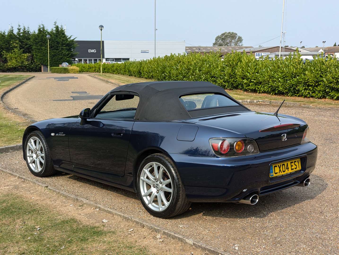 <p>2004 HONDA S2000 GT</p>