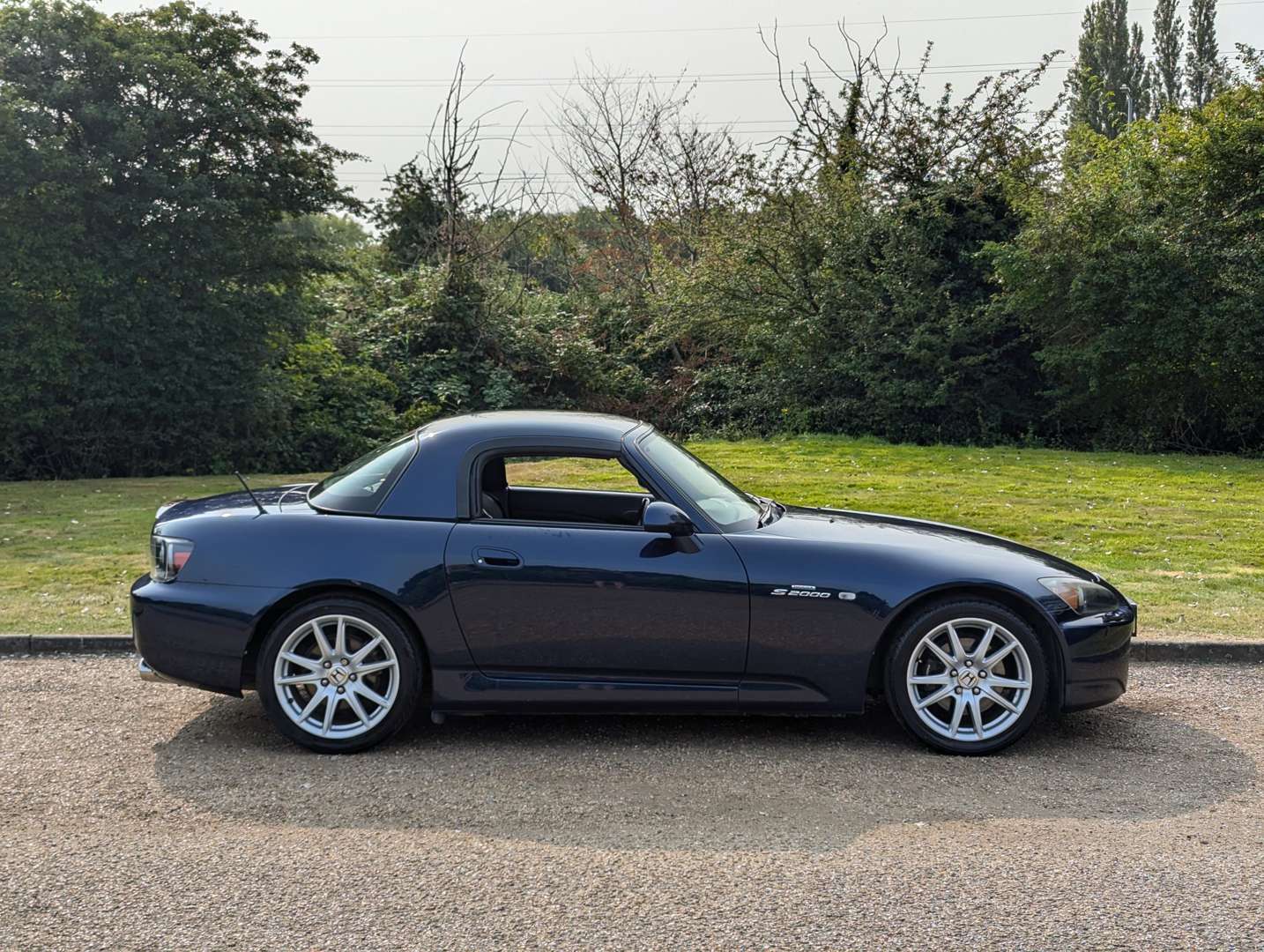 <p>2004 HONDA S2000 GT</p>