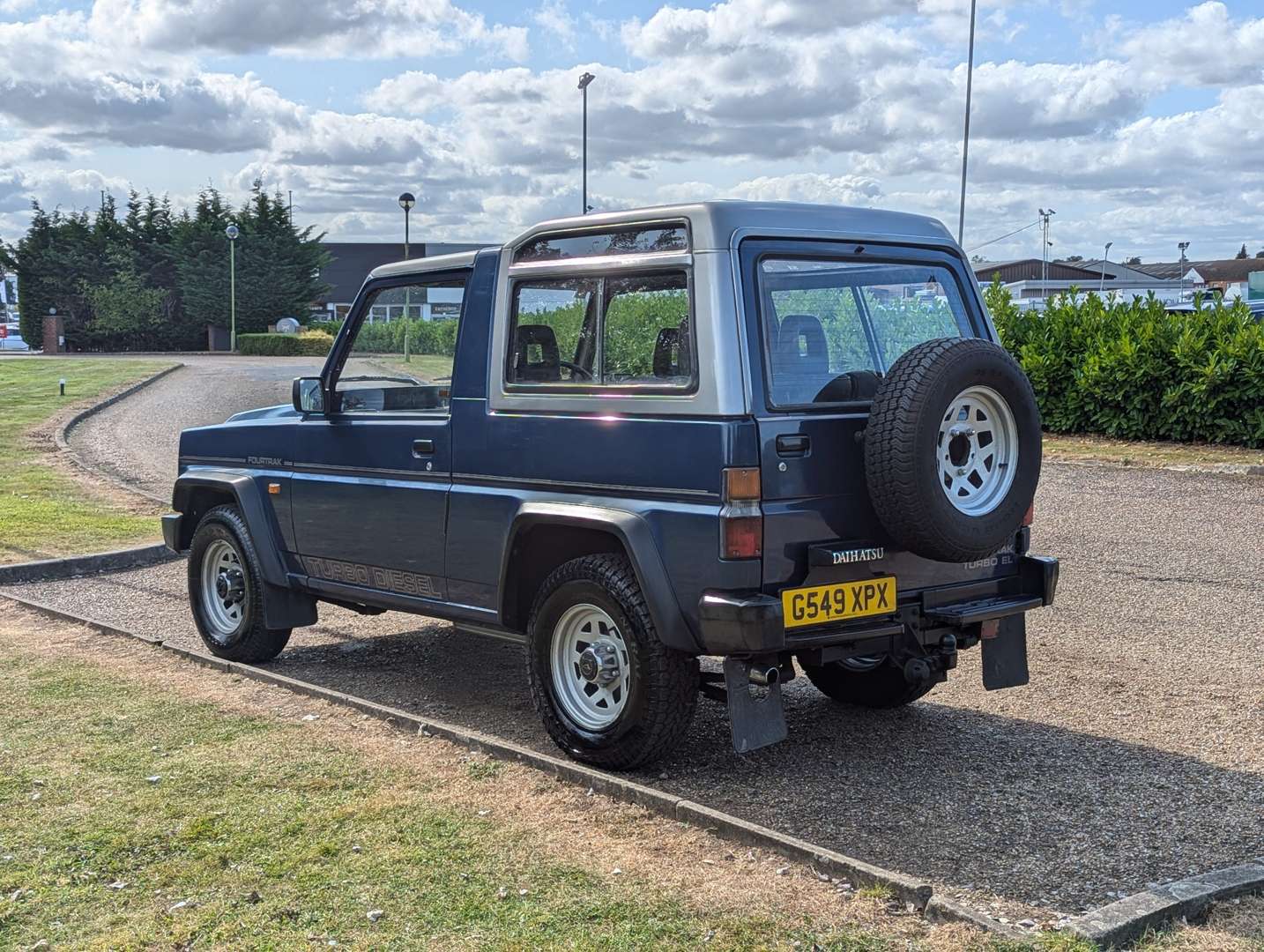 <p>1990 DAIHATSU FOURTRAK EL DIESEL</p>