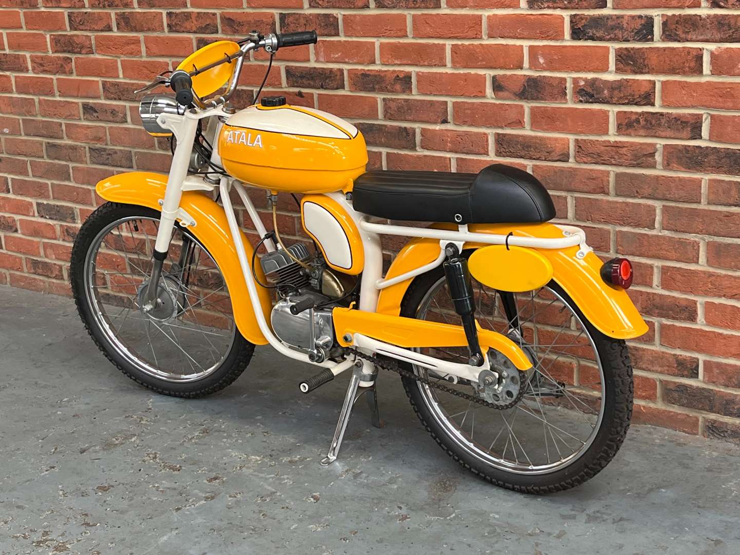 <p>1967 ATALA SE50</p>