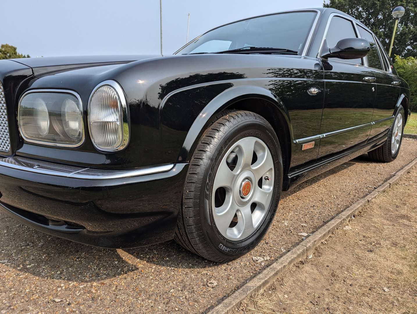 <p>1998 BENTLEY ARNAGE GREEN LABEL AUTO</p>