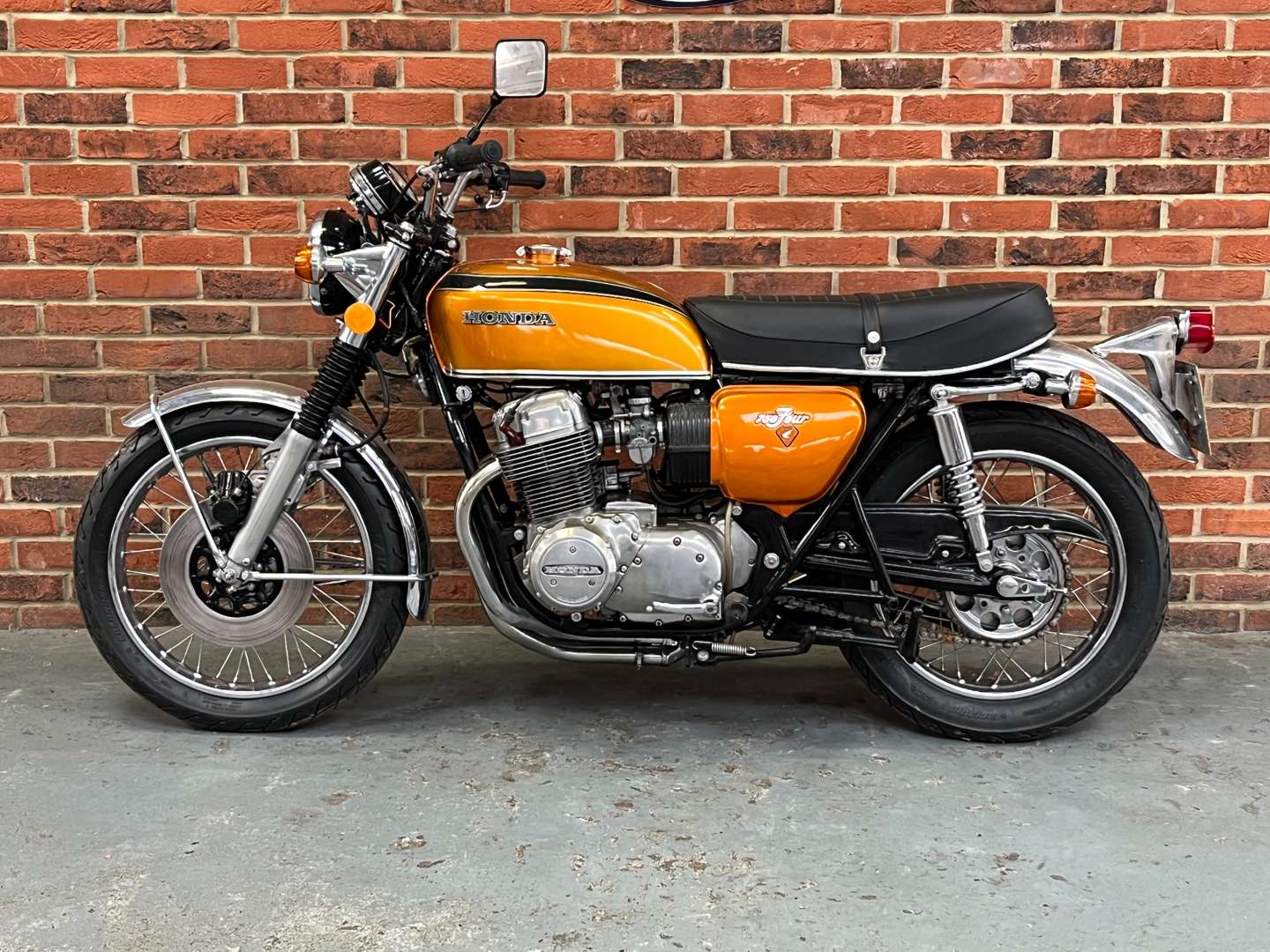 <p>1974 HONDA CB750</p>