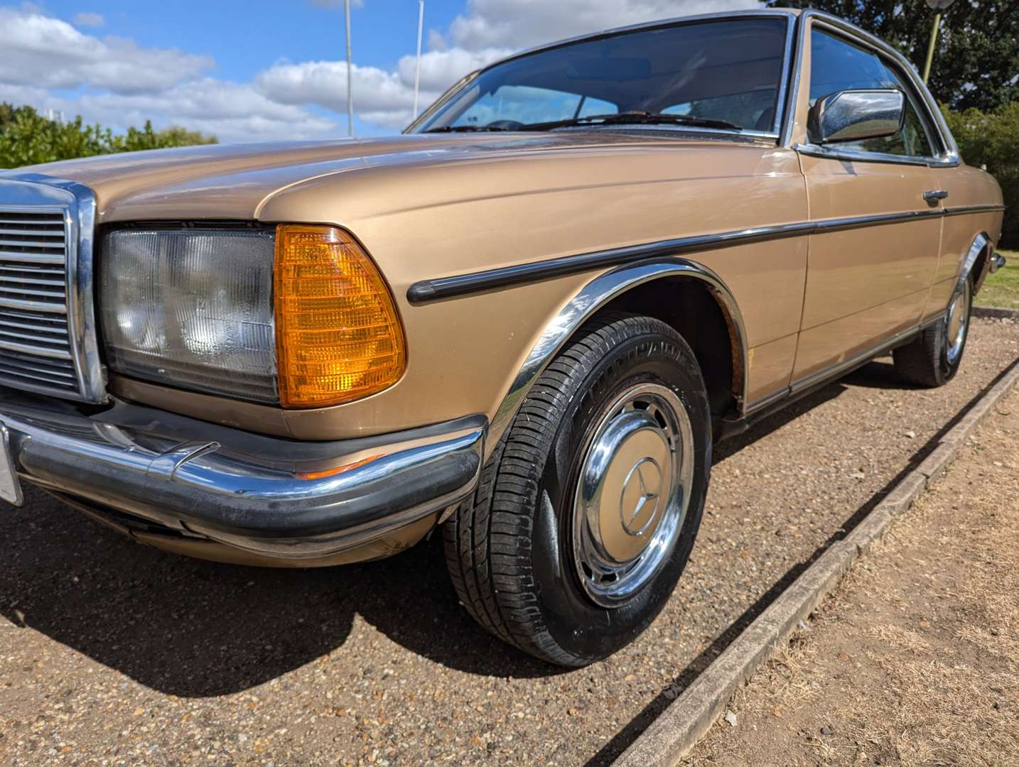 <p>1985 MERCEDES 230 CE AUTO</p>