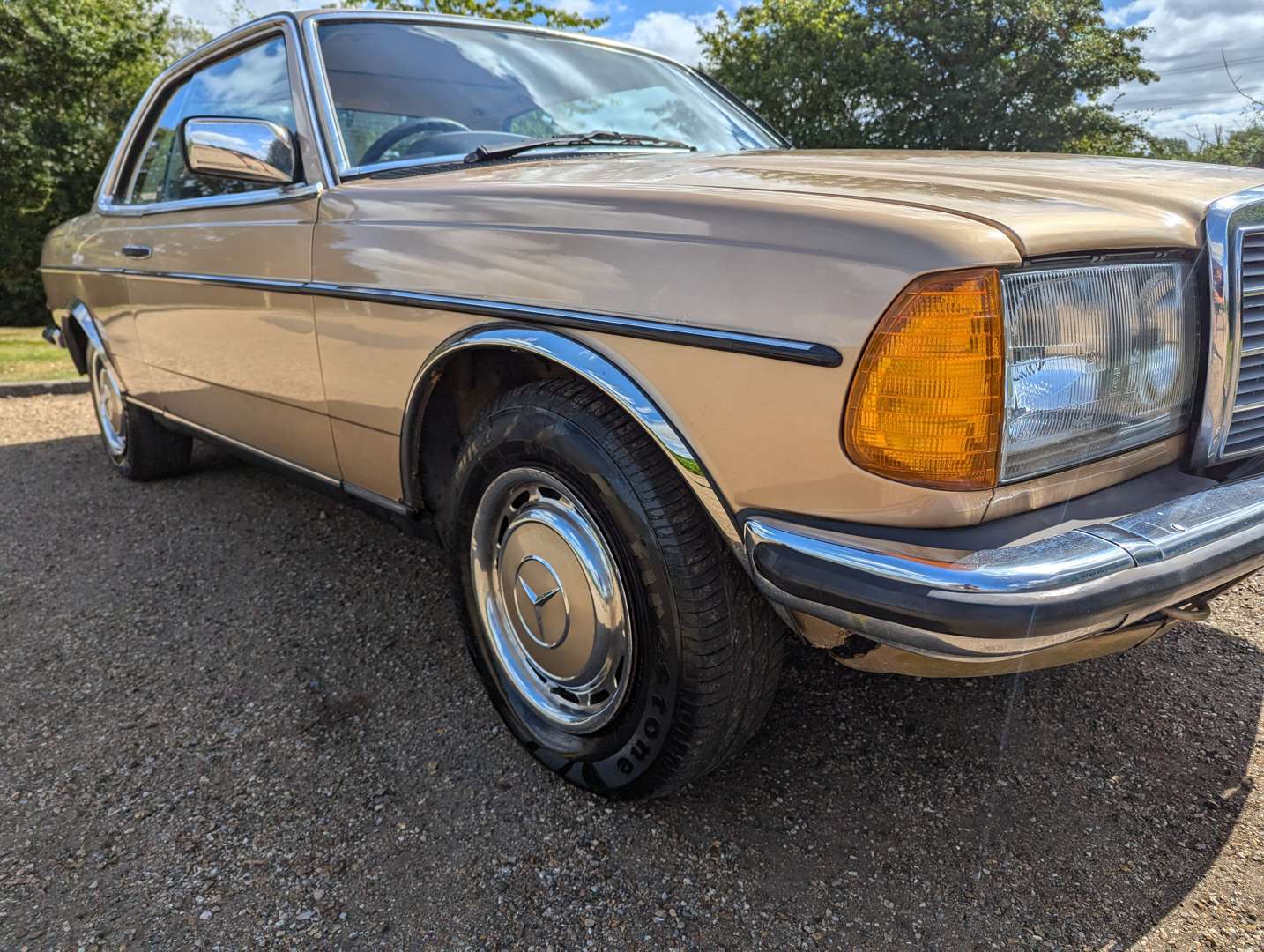 <p>1985 MERCEDES 230 CE AUTO</p>