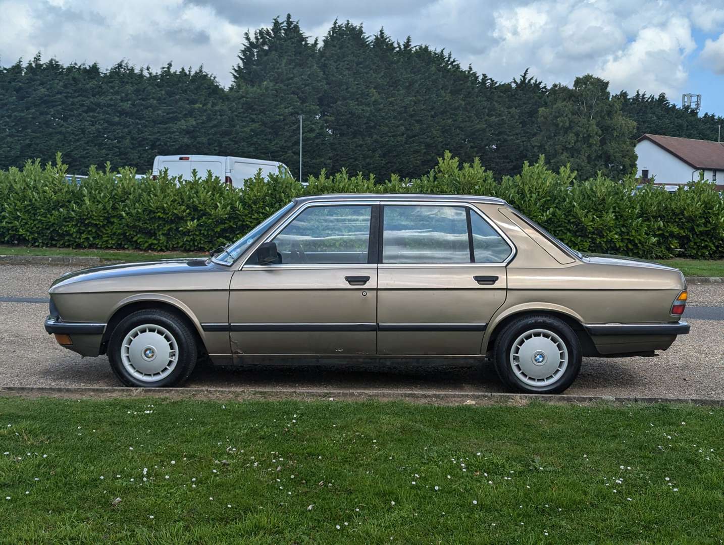 <p>1983 BMW E28 520I</p>