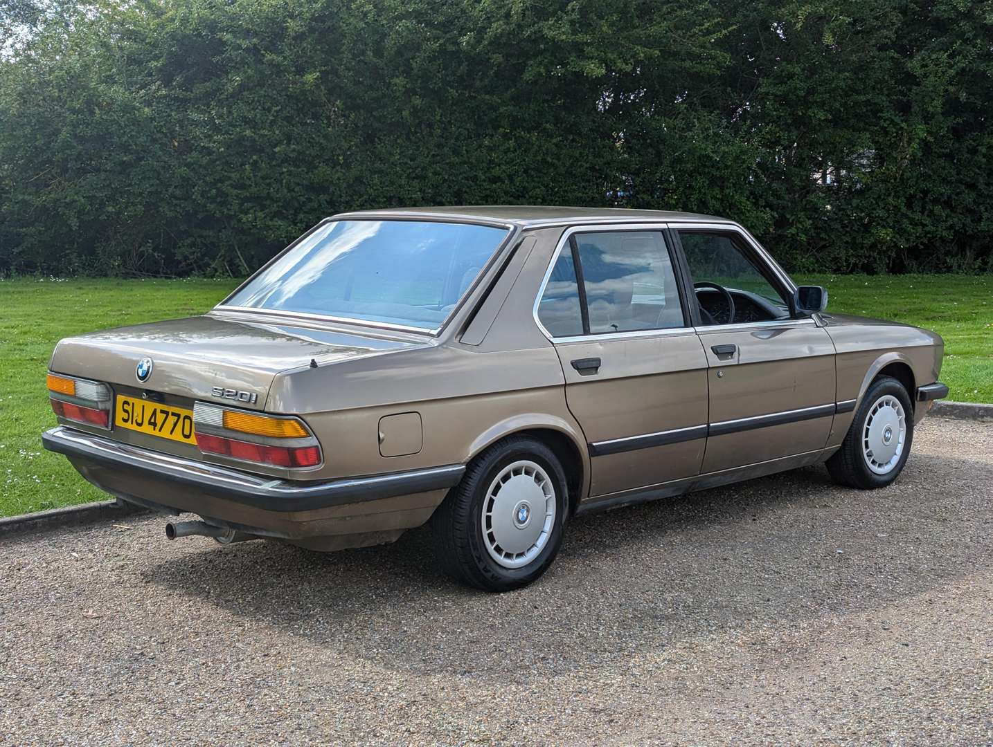 <p>1983 BMW E28 520I</p>