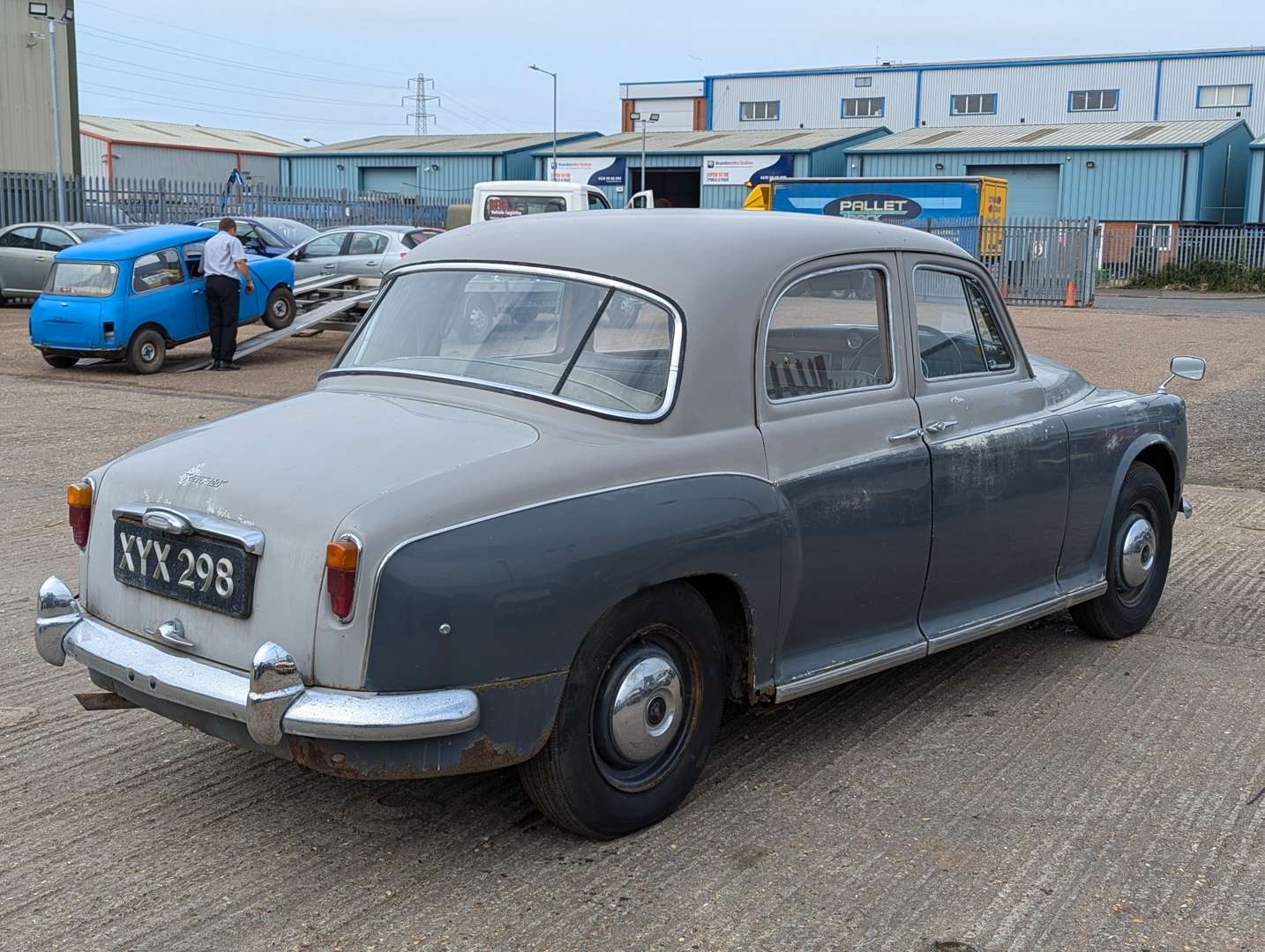 <p>1959 ROVER P4 100</p>