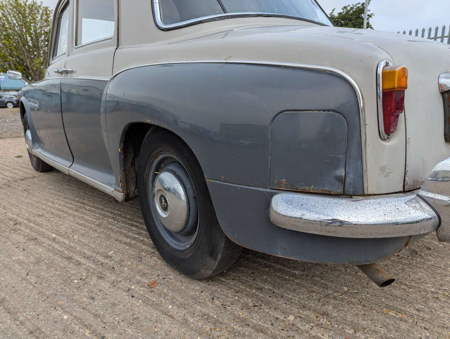 <p>1959 ROVER P4 100</p>