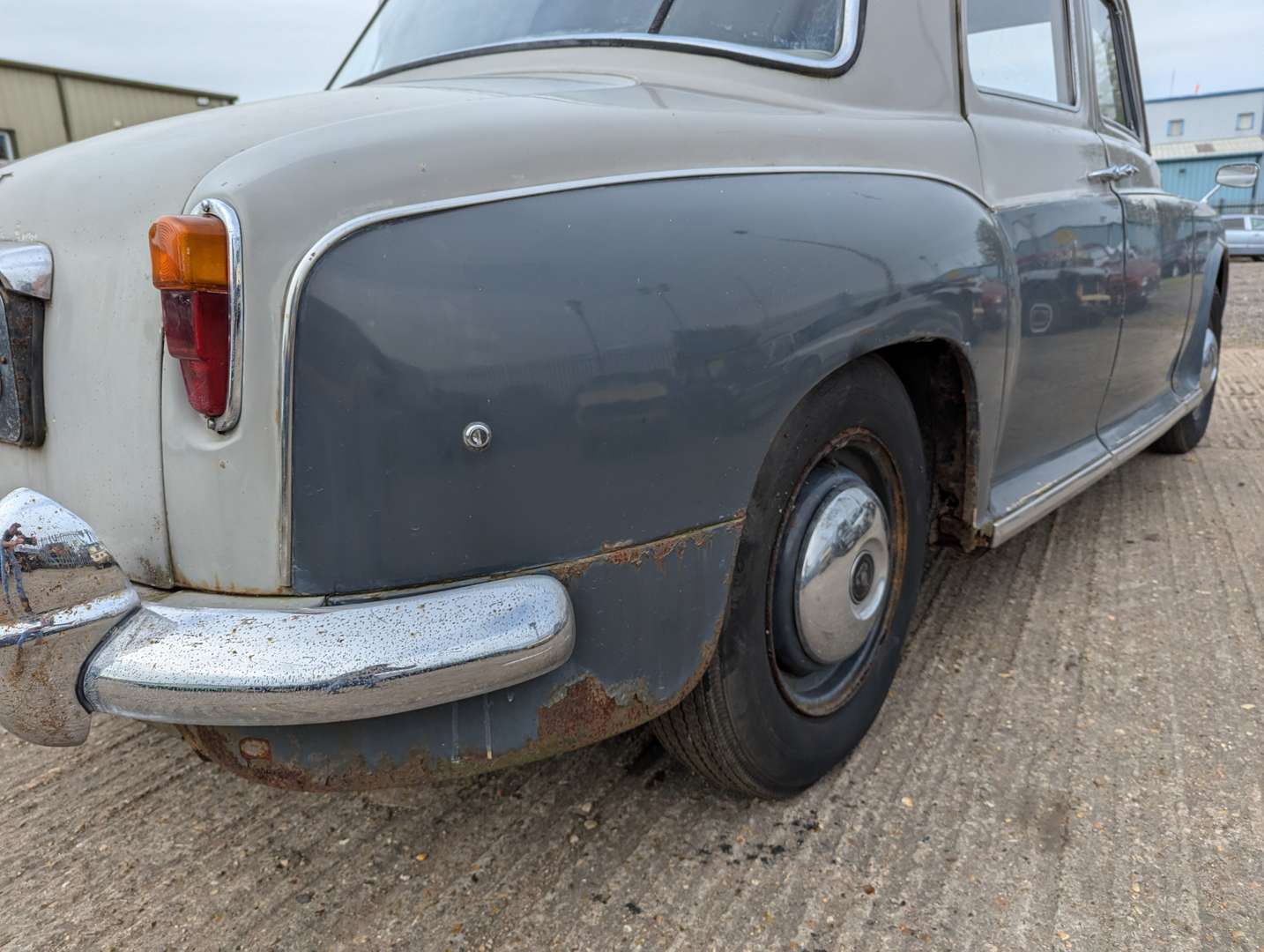 <p>1959 ROVER P4 100</p>