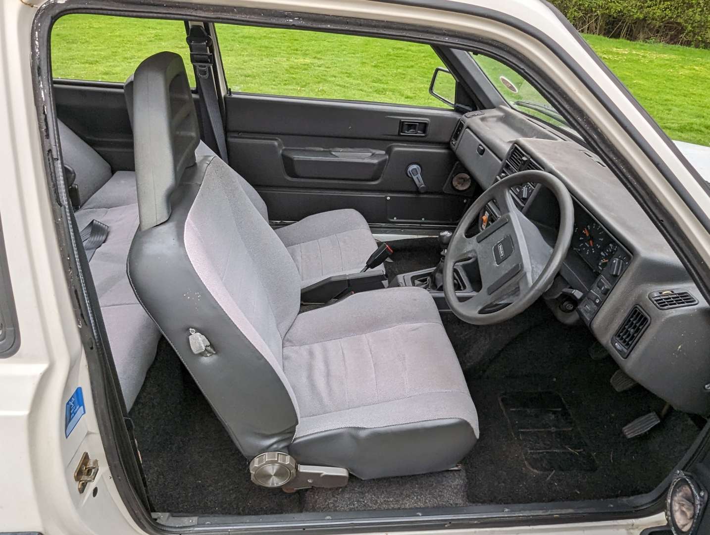 <p>1989 VOLVO 340</p>