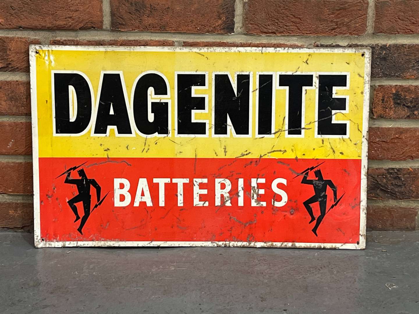 <p>Dagenite Batteries Aluminium Sign</p>