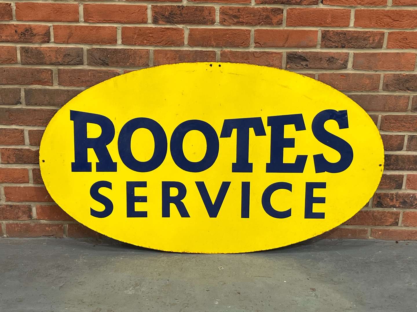 <p>Rootes Service Oval Metal Sign</p>
