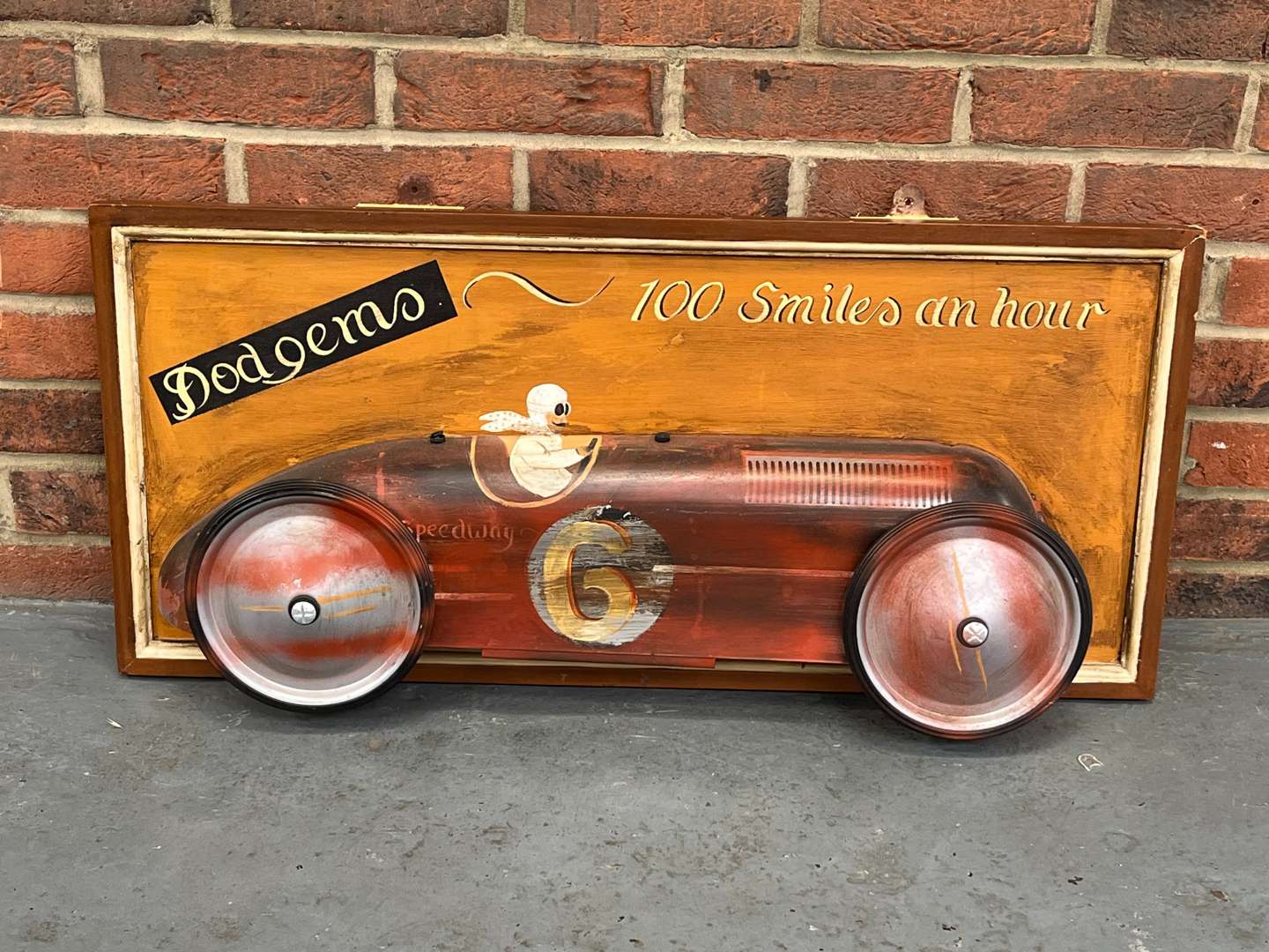 <p>Vintage Racing Car Diorama 100 Smiles An Hour&nbsp;</p>