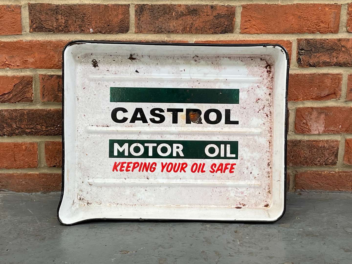 <p>Castrol Motor Oil Made Drip Tray&nbsp;</p>