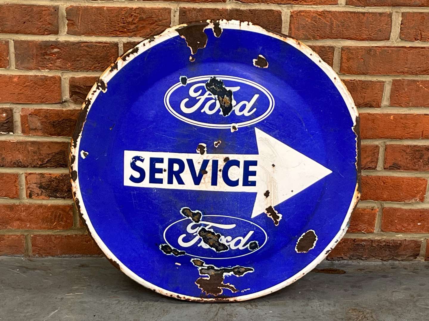 <p>Ford Service Enamel Circular Made Sign&nbsp;</p>