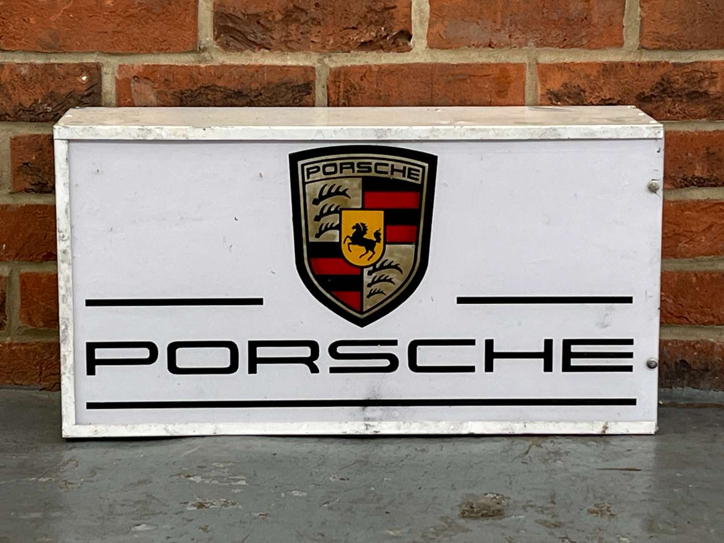 <p>Porsche Made Light Box</p>