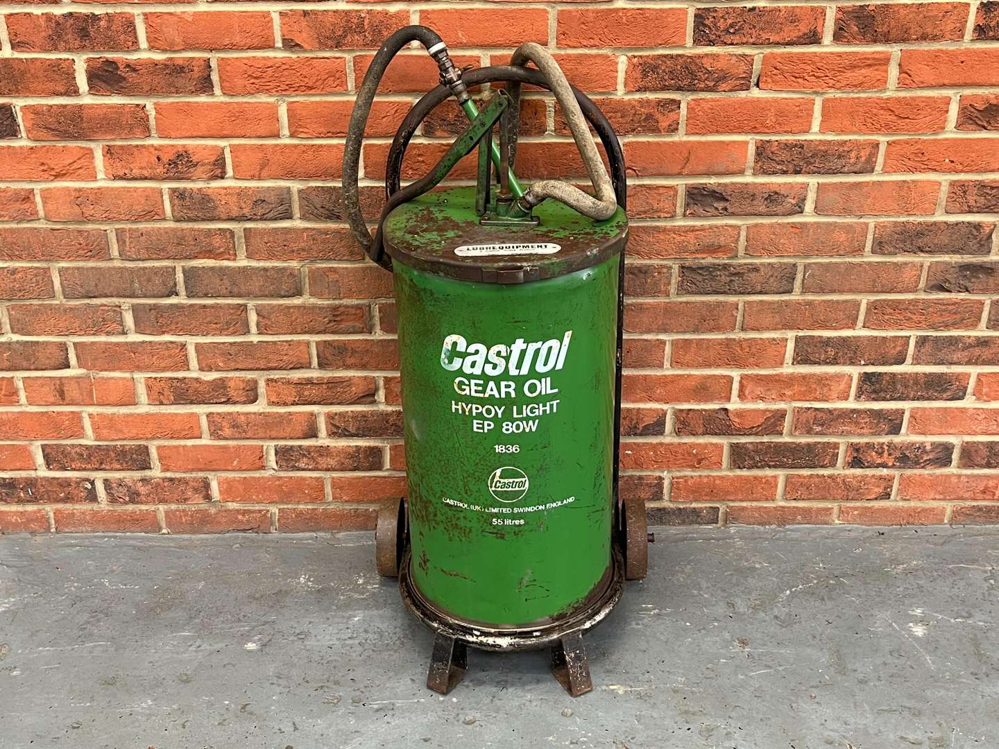 <p>Castrol Forecourt Gear Oil Dispenser&nbsp;</p>