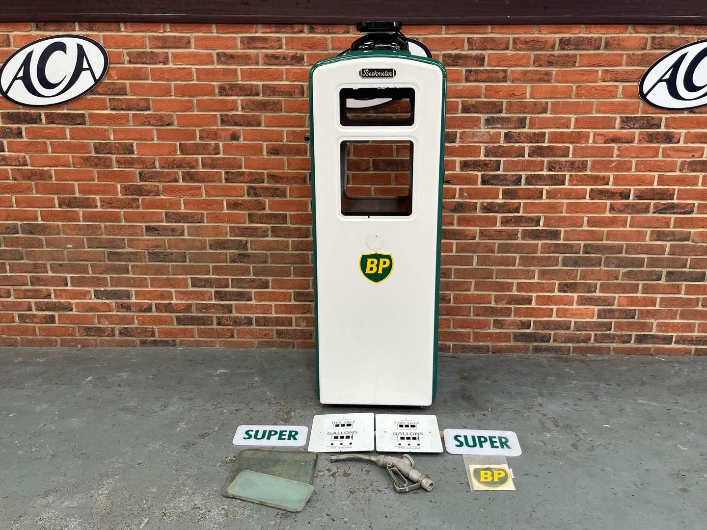 <p>&nbsp;1950's Beckmeter Part Restored Petrol Pump</p>