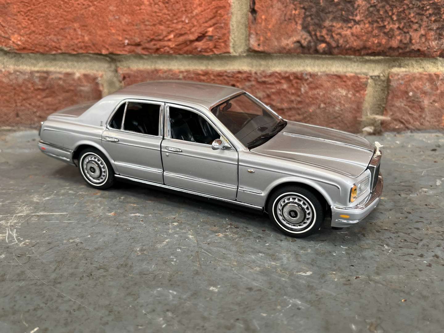 <p>Franklin Mint Rolls Royce Silver Seraph 1:24 Scale</p>