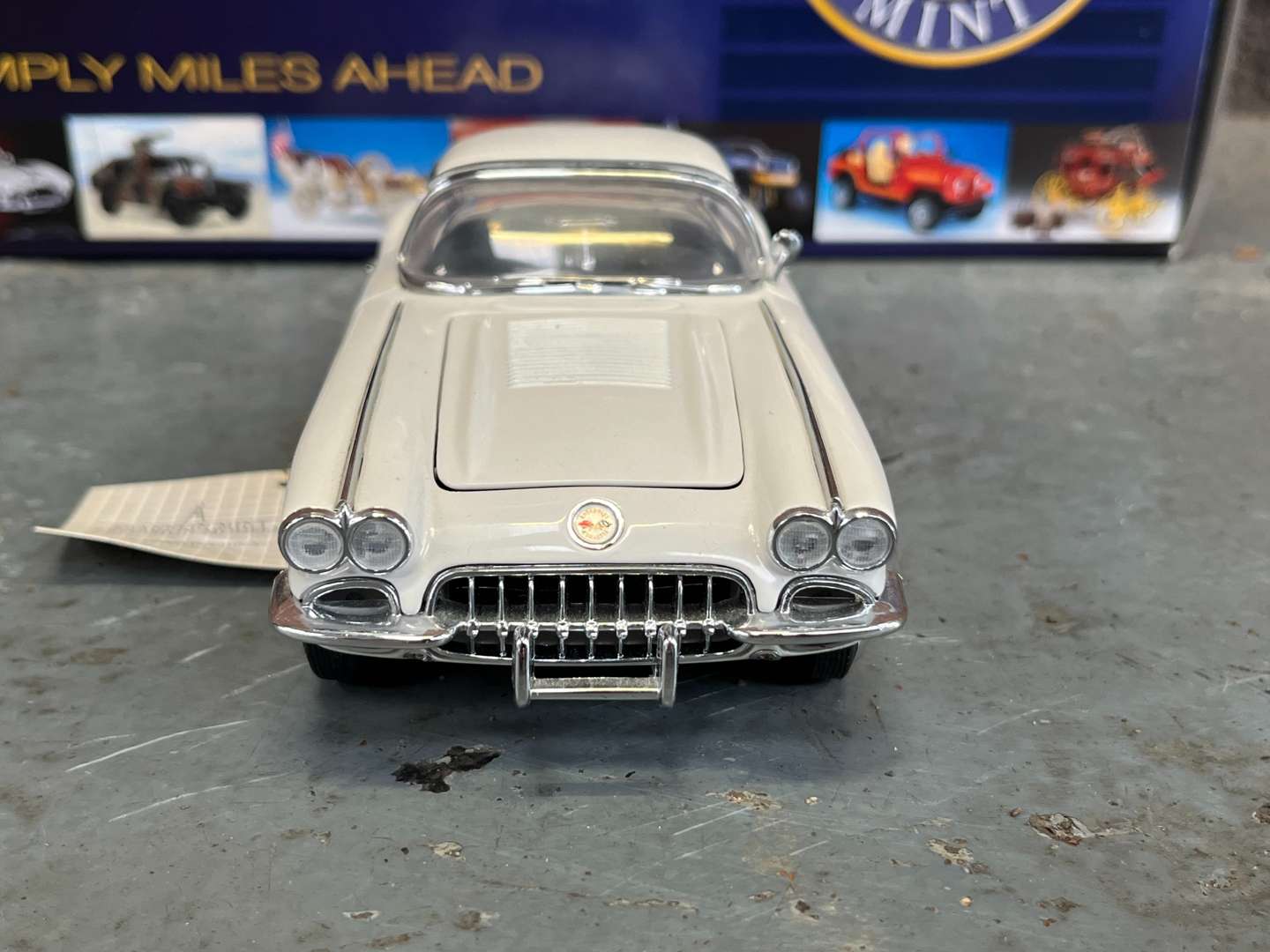 <p>Franklin Mint 1958 Corvette 1:24 Scale Model</p>