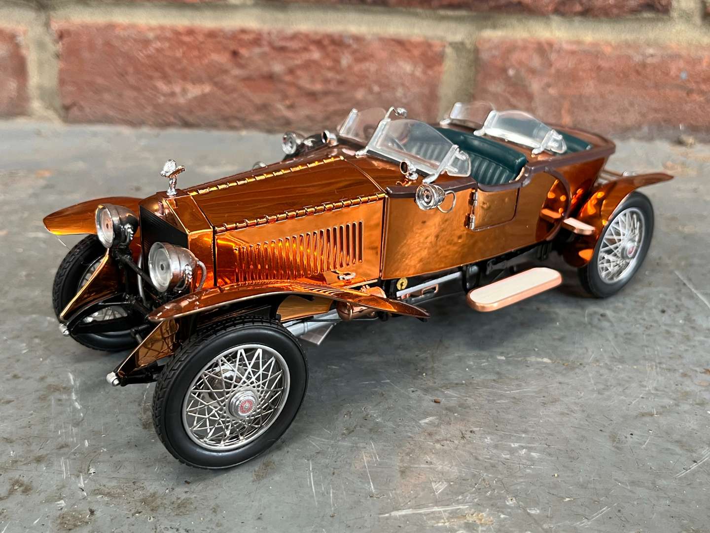 <p>Franklin Mint 1921 Rolls Royce Silver Ghost 1:24 Scale Model</p>