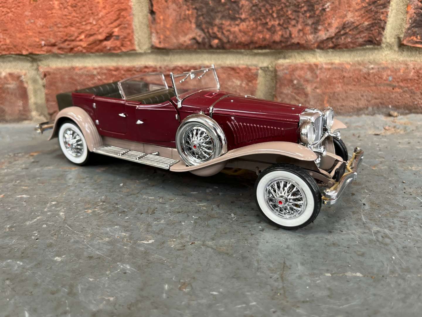 <p>Franklin Mint 1930 Duesenberg J Derham Tourster 1:24 Scale Model</p>