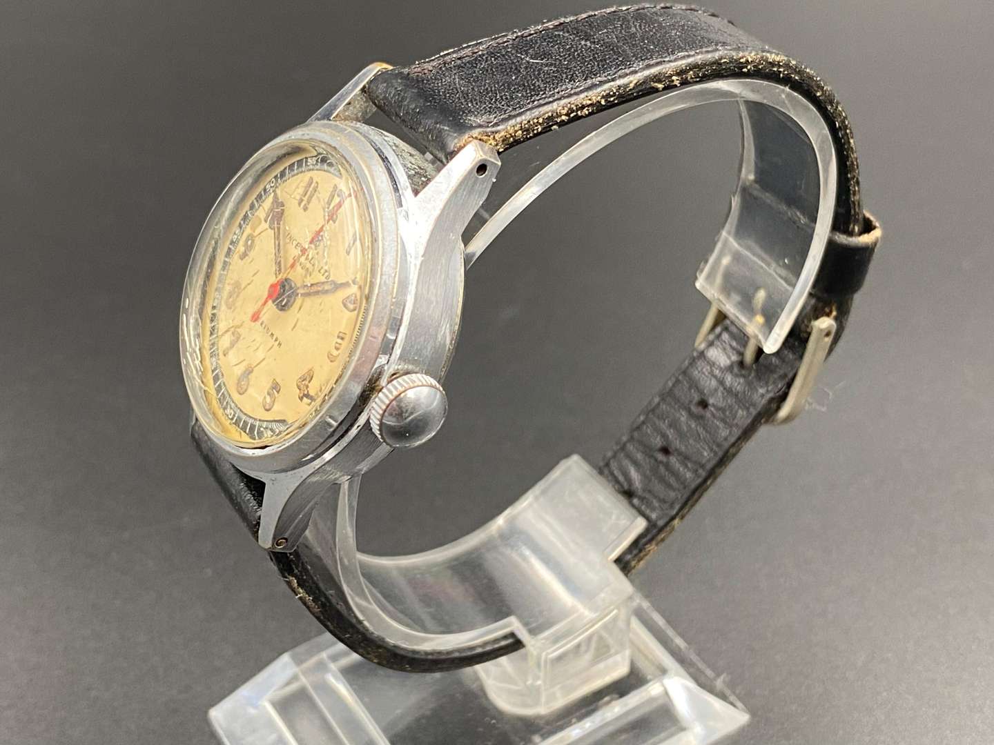 <p>INGERSOL LTD- LONDON, “Triumph”, a 1950's chrome plated and stainless steel, centre seconds wristwatch</p>