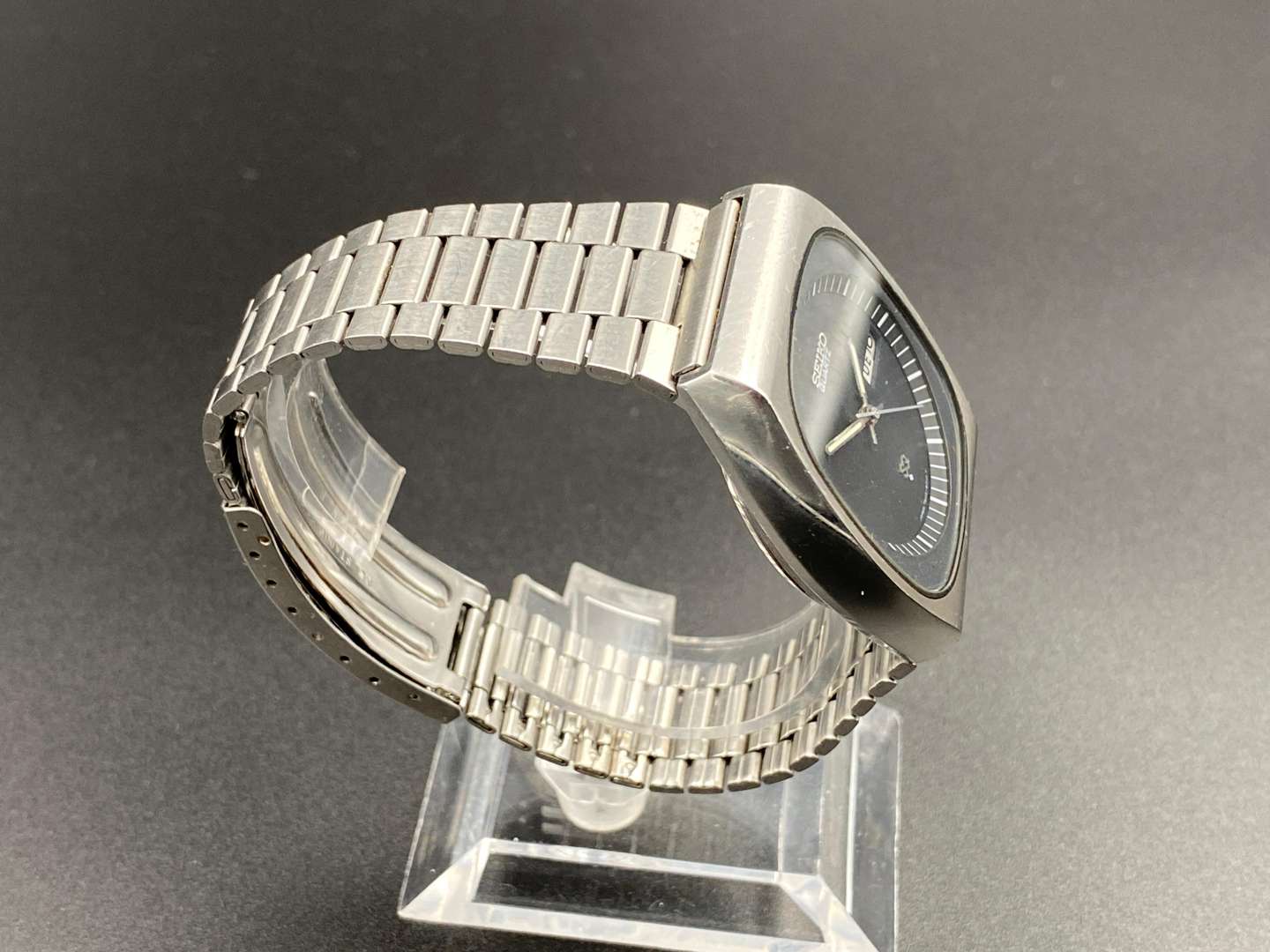 <p>SEIKO, late 20th century, stainless steel, quartz, centre seconds, calendar wristwatch</p>