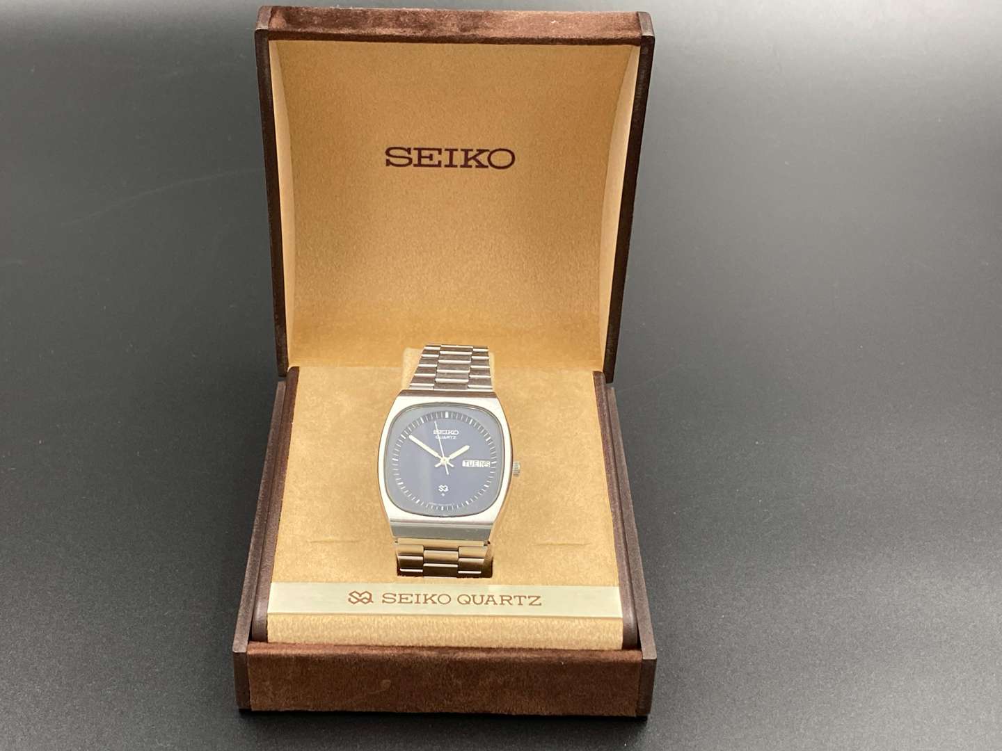 <p>SEIKO, “SQ”, stainless steel, quartz, centre seconds, calendar wristwatch</p>