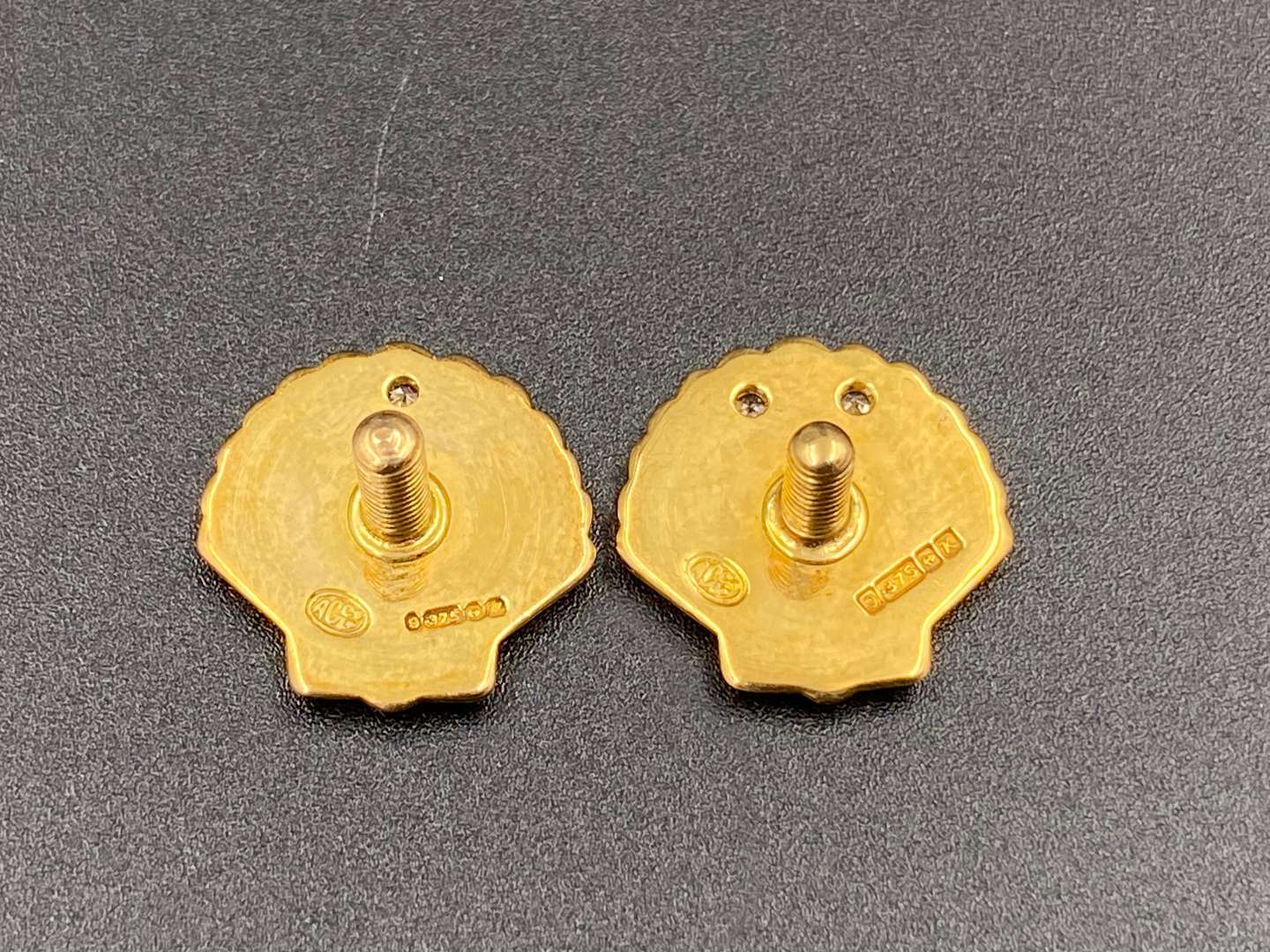 <p>SHELL-MEX & BP LTD, two 1950's 9ct gold and diamond set “Long Service” lapel badges, &nbsp;</p>