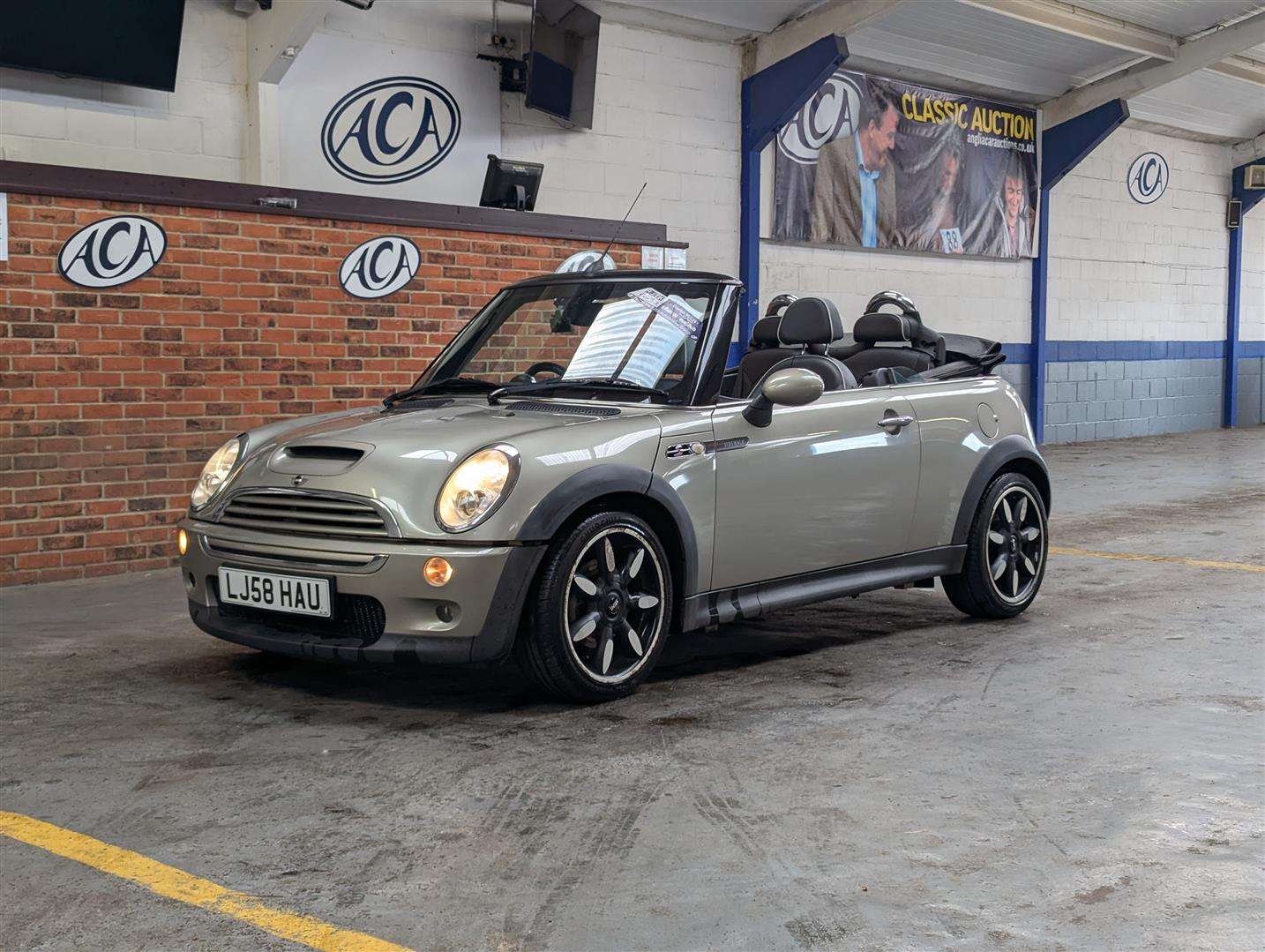 <p>2008 MINI COOPER S SIDEWALK</p>