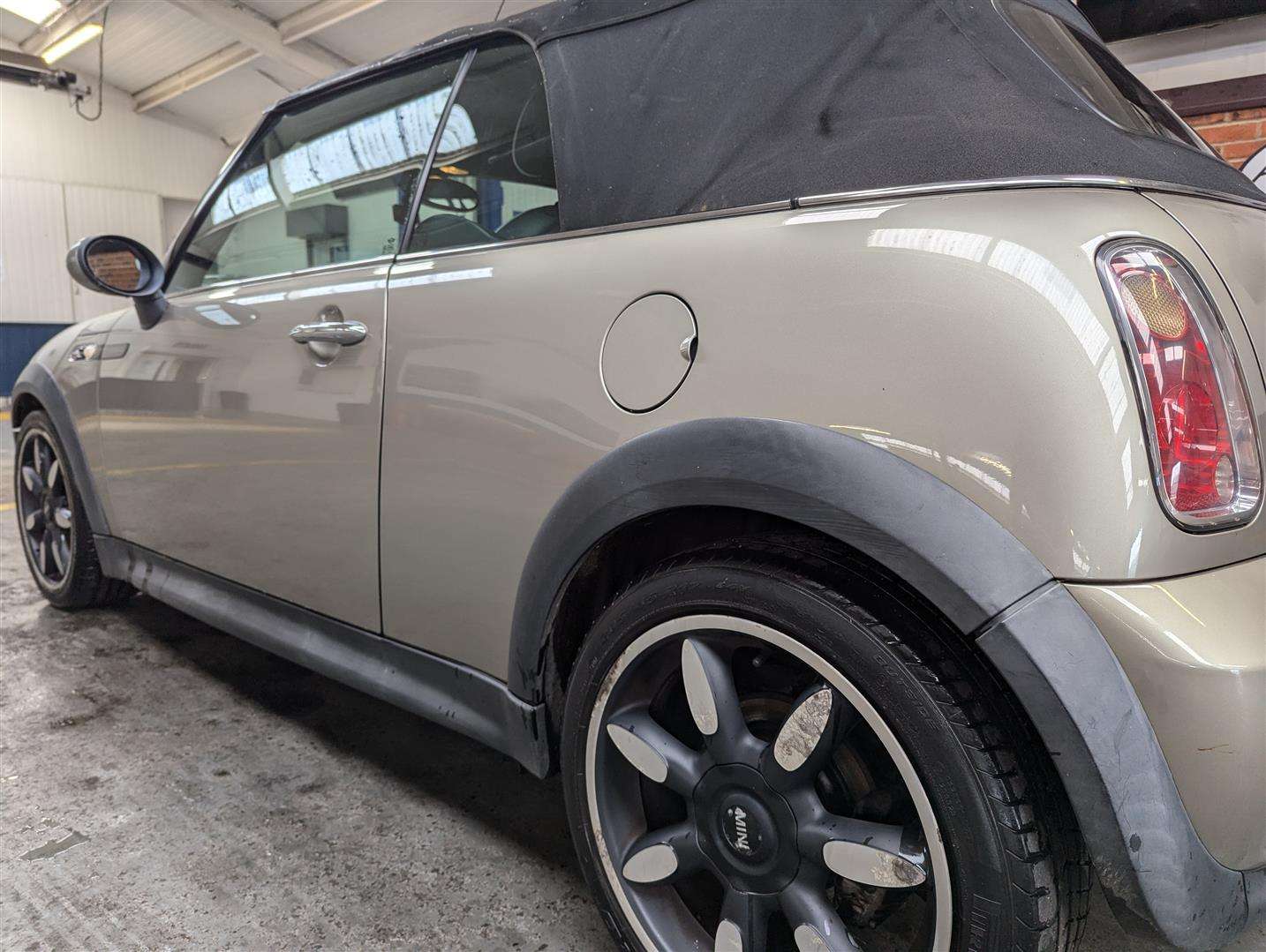 <p>2008 MINI COOPER S SIDEWALK</p>