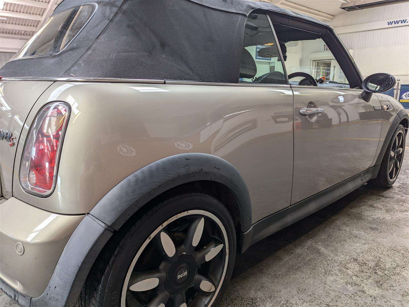 <p>2008 MINI COOPER S SIDEWALK</p>