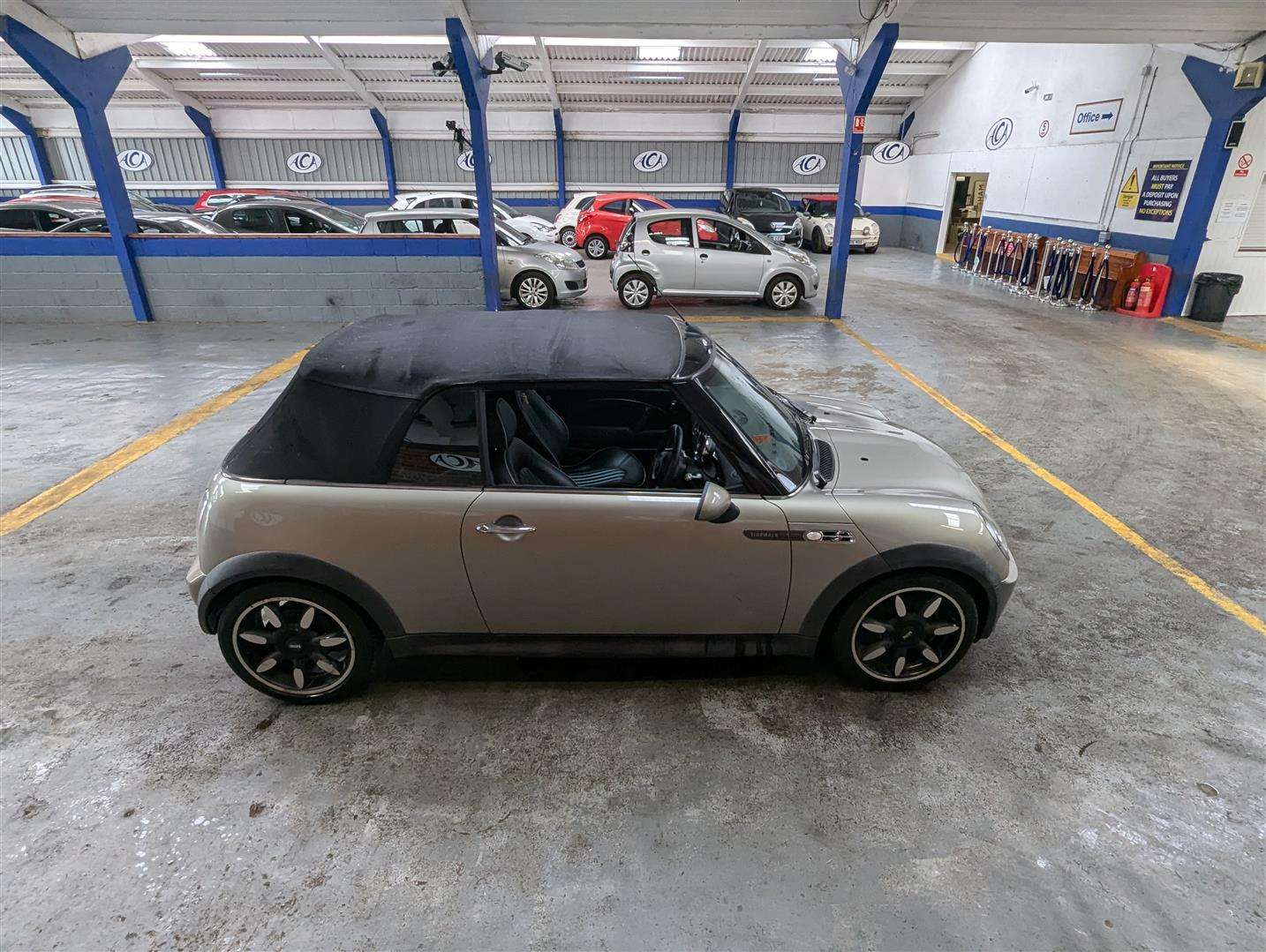 <p>2008 MINI COOPER S SIDEWALK</p>