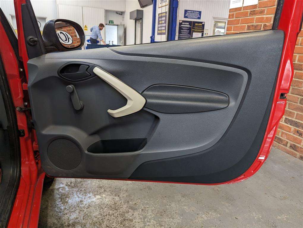 <p>2014 FORD KA STUDIO +</p>