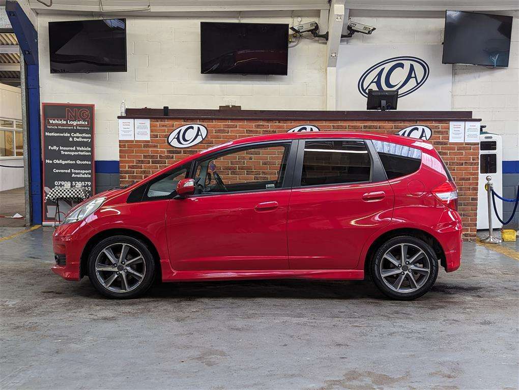 <p>2013 HONDA JAZZ SI I-VTEC</p>