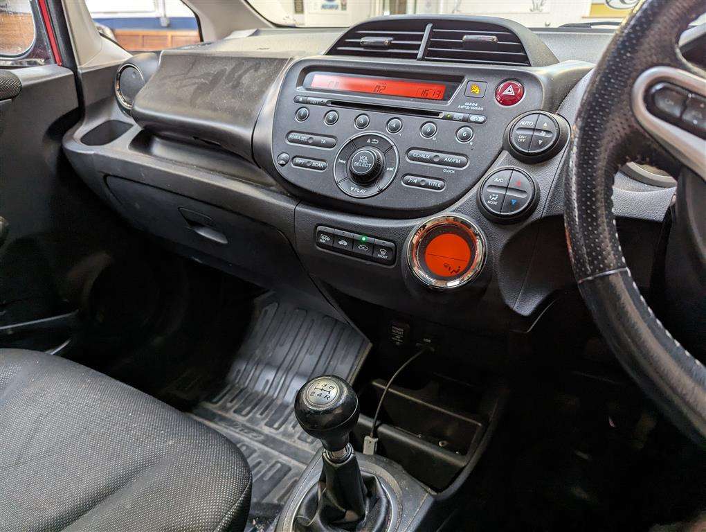 <p>2013 HONDA JAZZ SI I-VTEC</p>